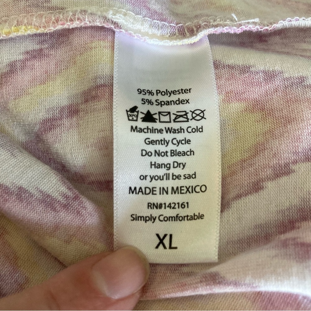 5/$15 LuLaRoe Pink Diamond Print T-Shirt XL - Picture 4 of 7